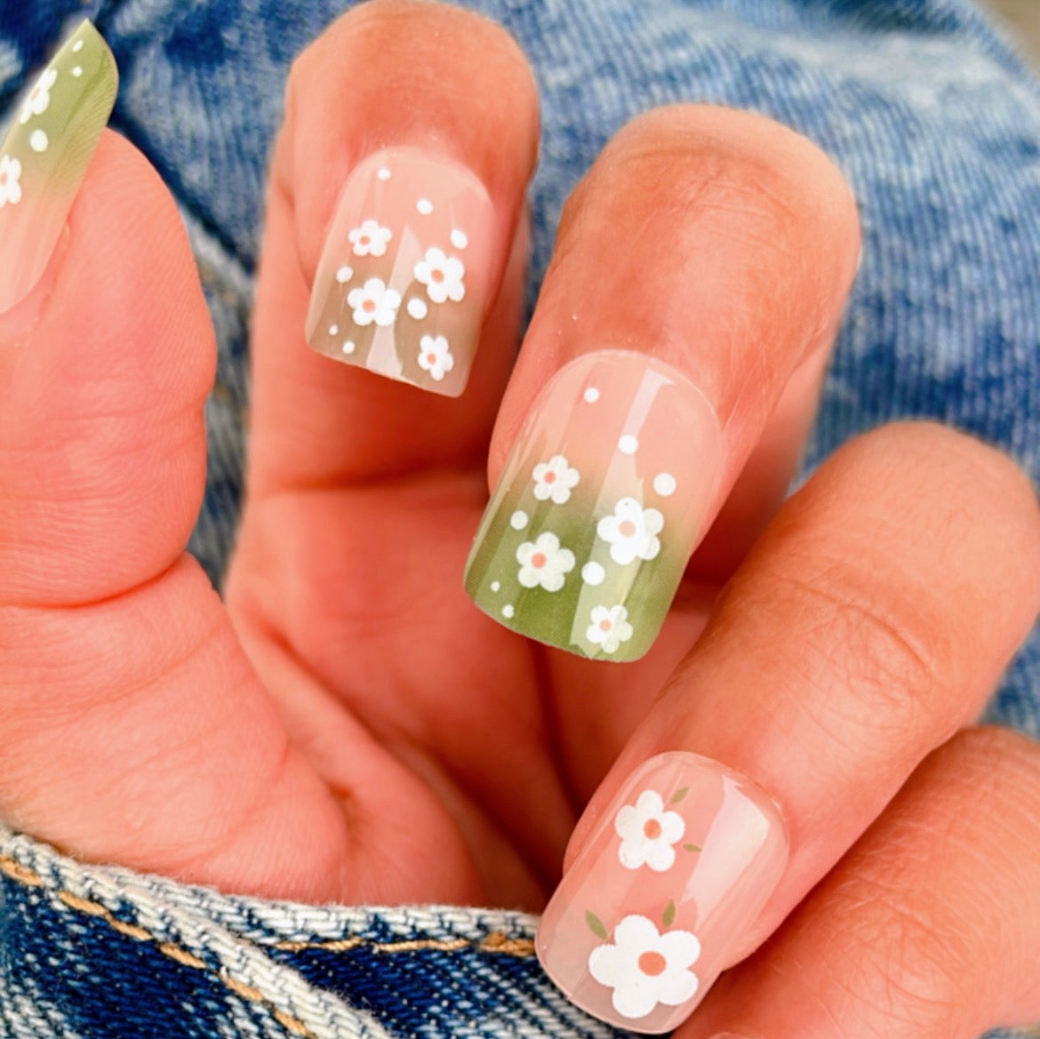 Chic Green Nails