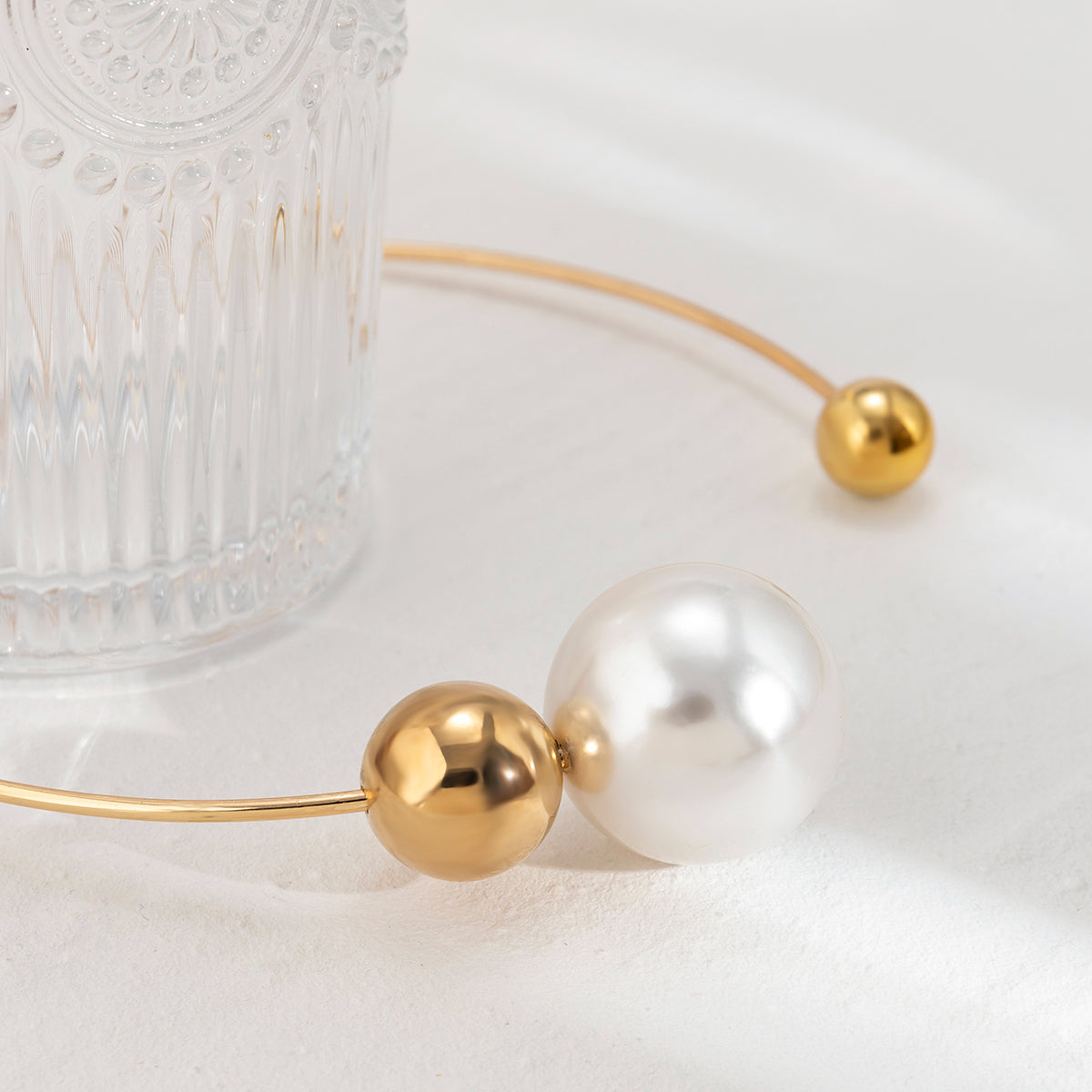 Luxury Open Circle with Imitated Pearl Ball Choker Necklace