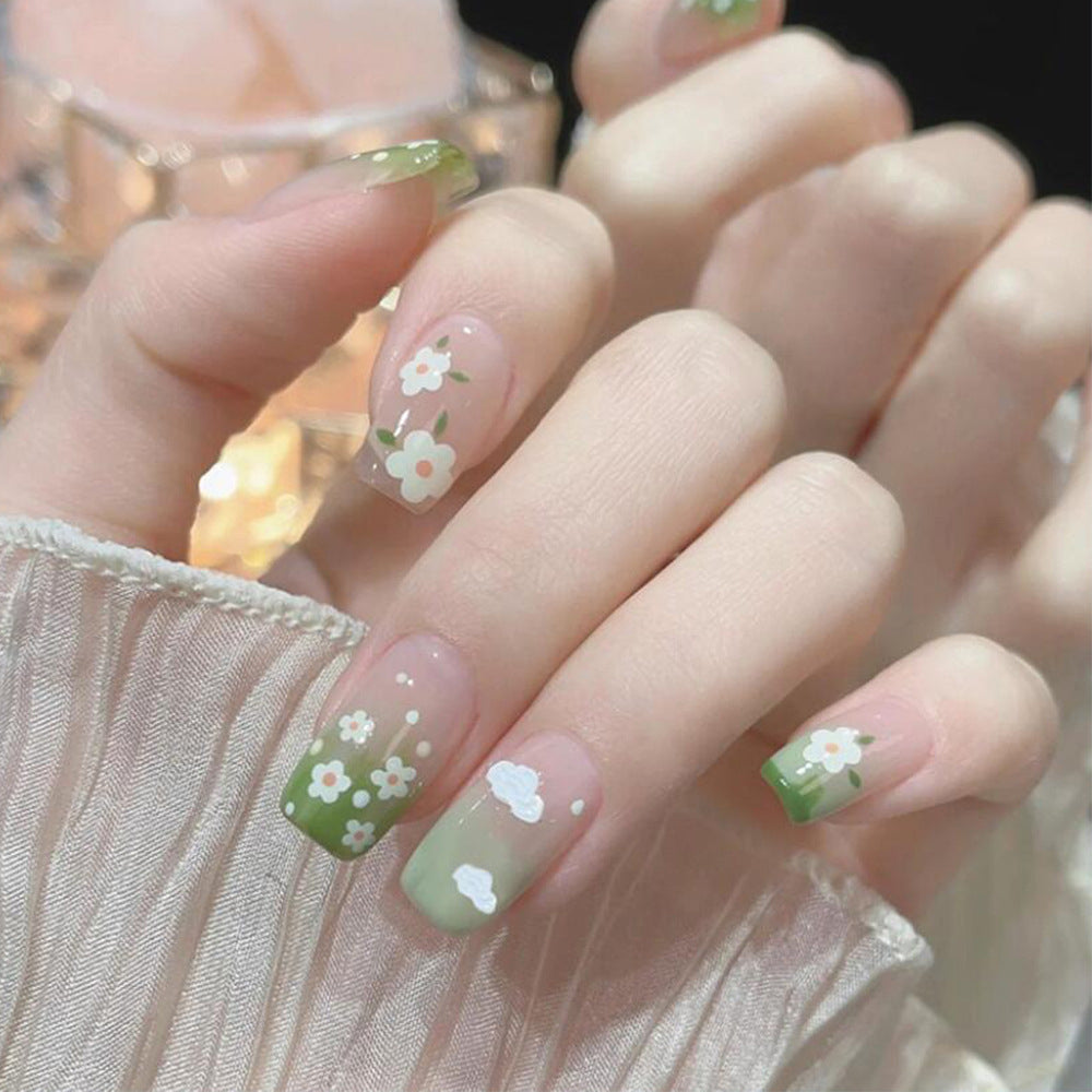 Chic Green Nails