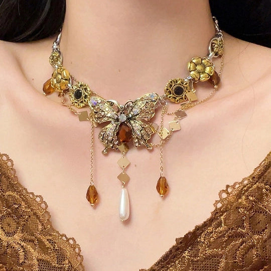 Rhinestone choker necklace with sparkling crystal embellishments – trendy fashion jewellery for women