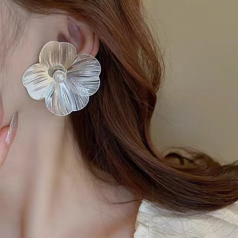 Luxury Silver Pearl Flower Earrings