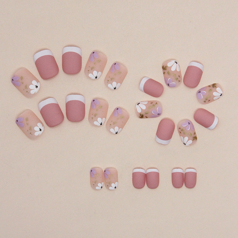 Daisy Dreams press-on artificial nails with floral daisy design, short length style for women