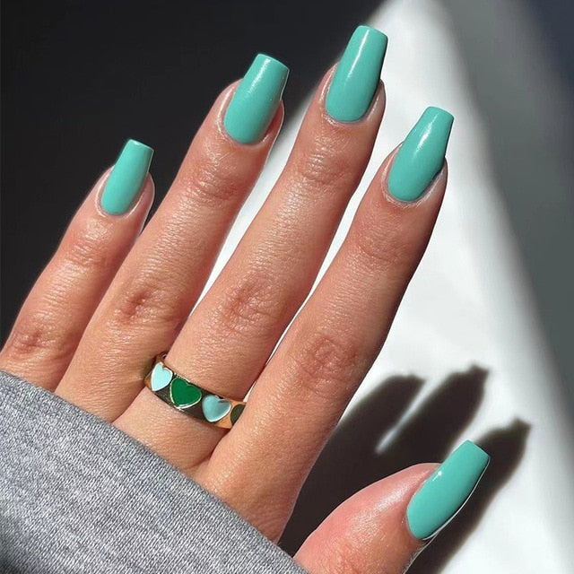 Bubblegum Swirl Nails